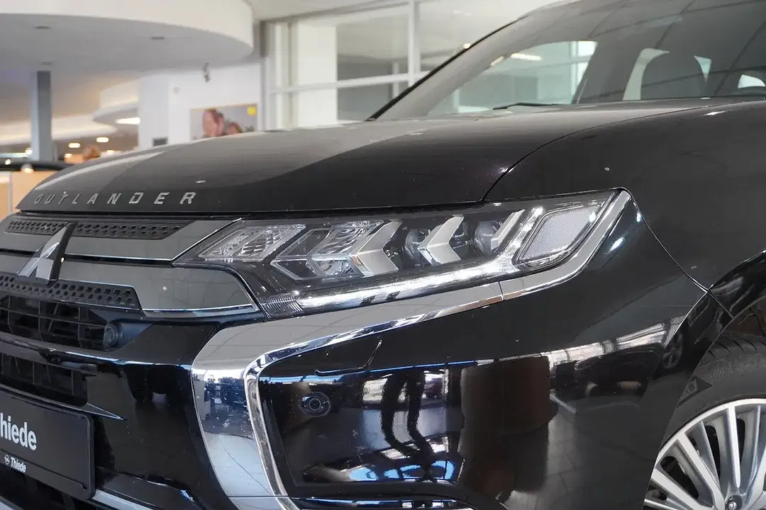 Mitsubishi Outlander - Thumbnail 3