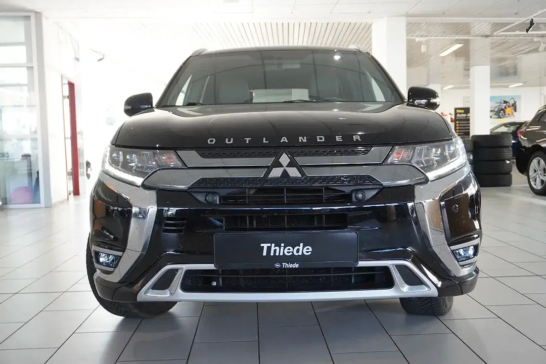 Mitsubishi Outlander - Thumbnail 4