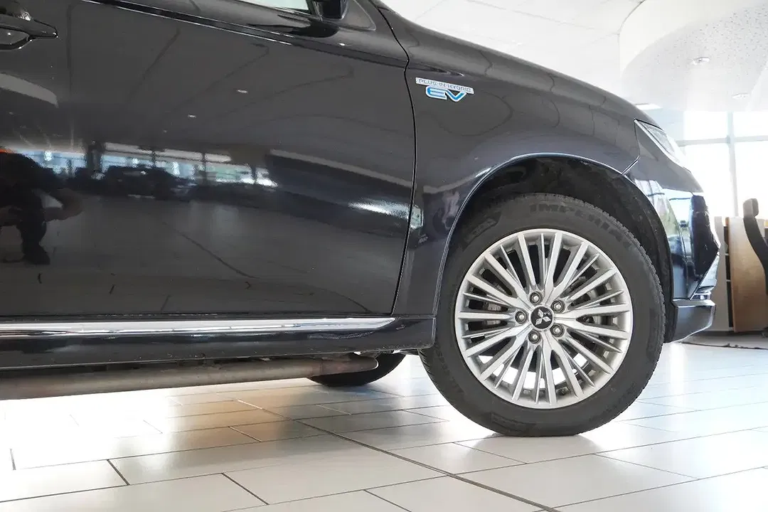 Mitsubishi Outlander - Thumbnail 6