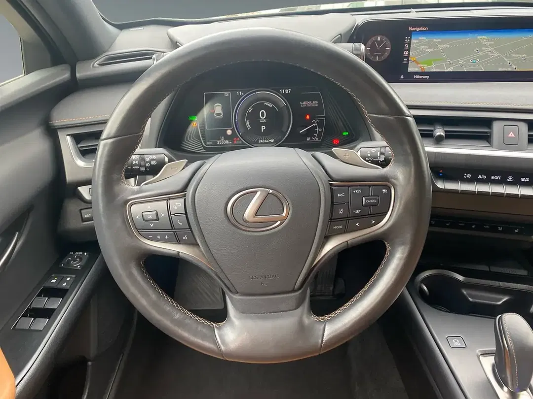 Lexus UX 300e - Thumbnail 7