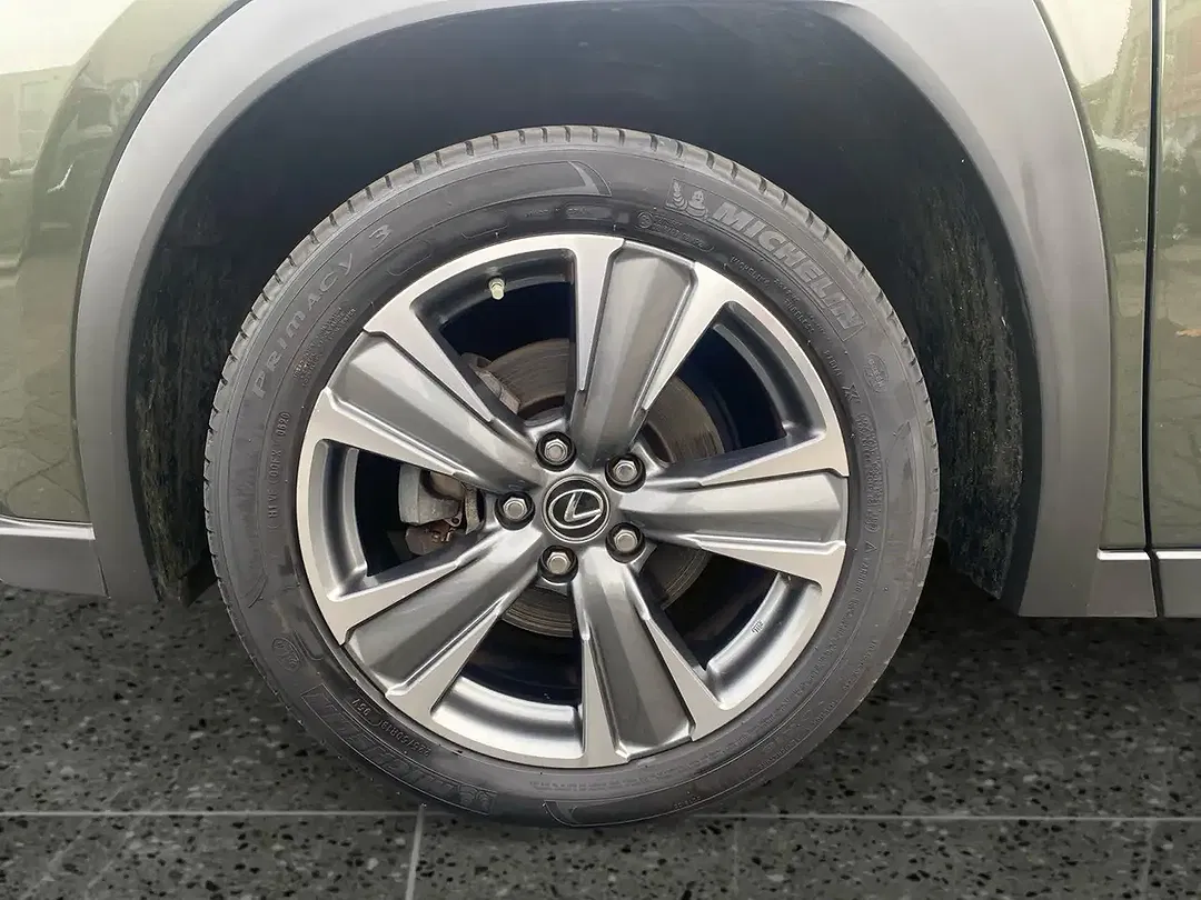Lexus UX 300e - Thumbnail 8