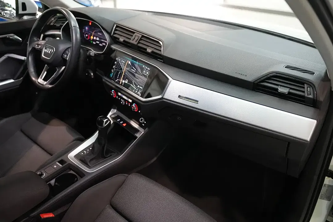 Audi Q3 - Thumbnail 11