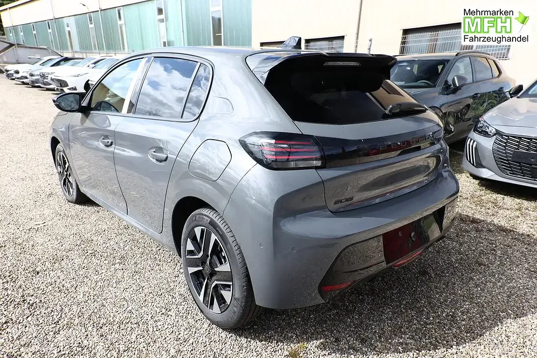 Peugeot 208 - Thumbnail 3