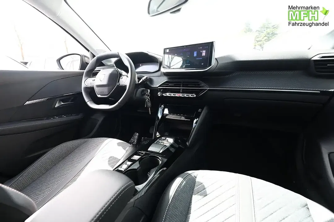 Peugeot 208 - Thumbnail 8
