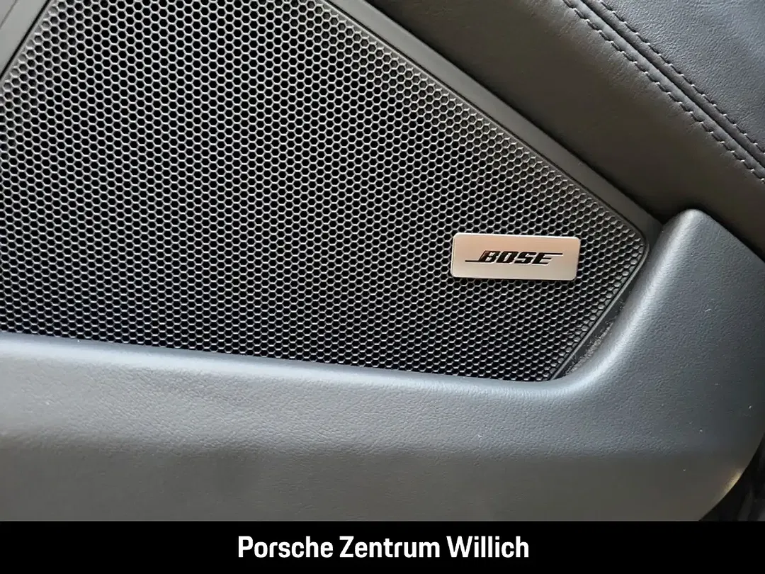 Porsche 992 - Thumbnail 12