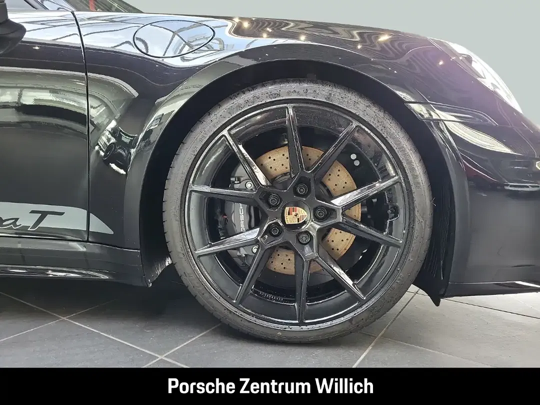 Porsche 992 - Thumbnail 6