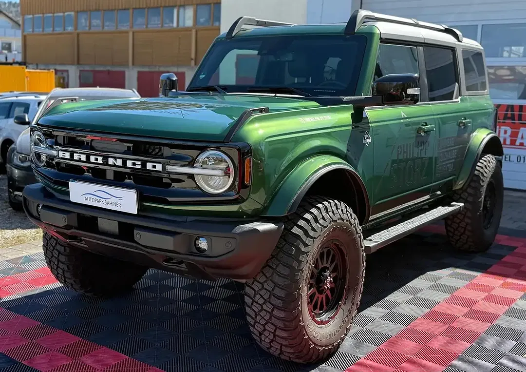 Ford Bronco - Thumbnail 10
