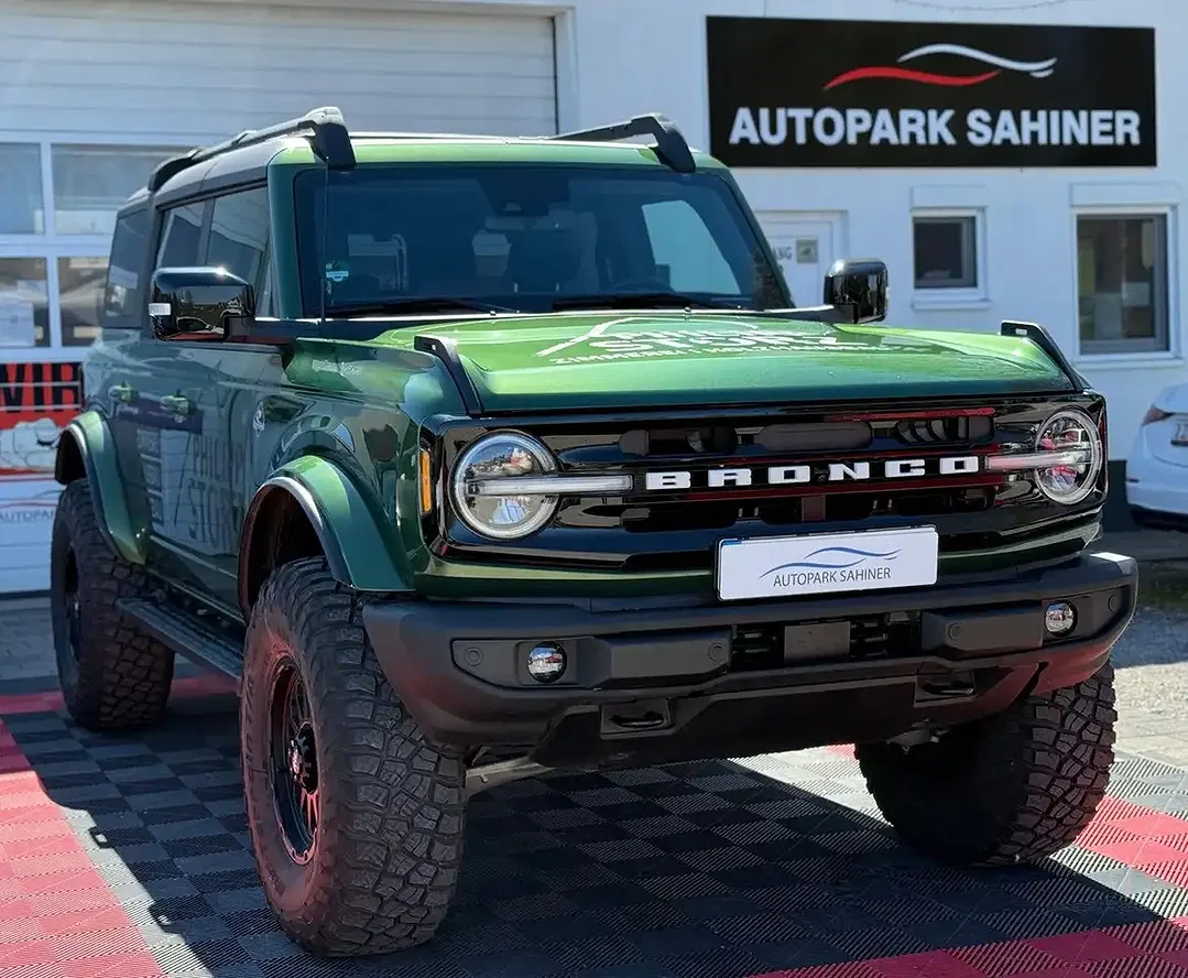 Ford Bronco - Thumbnail 11