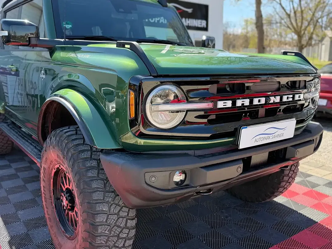 Ford Bronco - Thumbnail 13