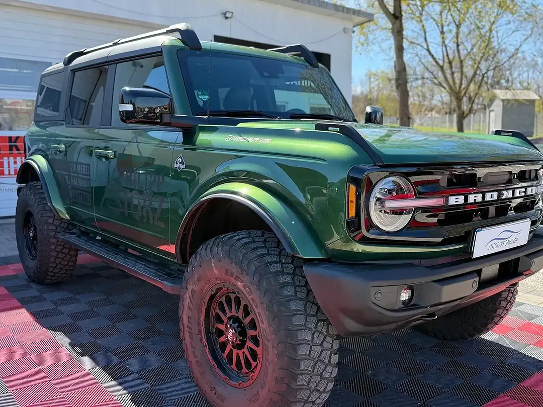 Ford Bronco - Thumbnail 14
