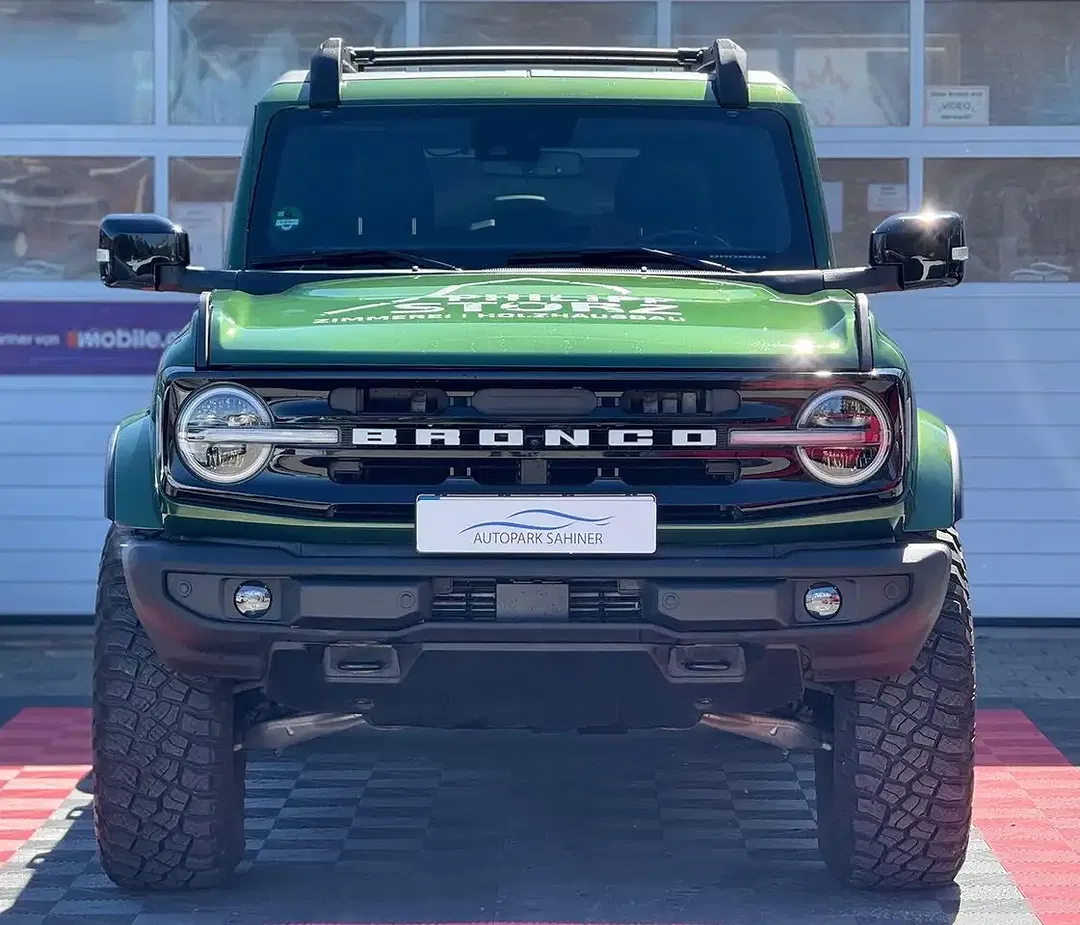 Ford Bronco - Thumbnail 3