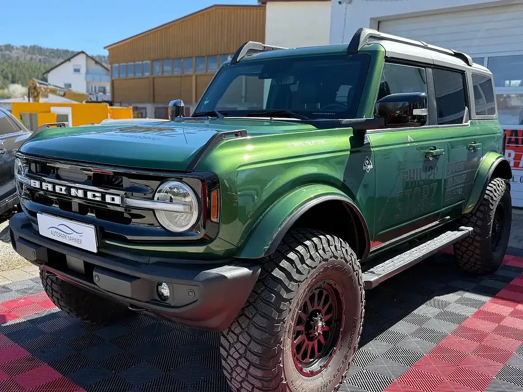 Ford Bronco - Thumbnail 5