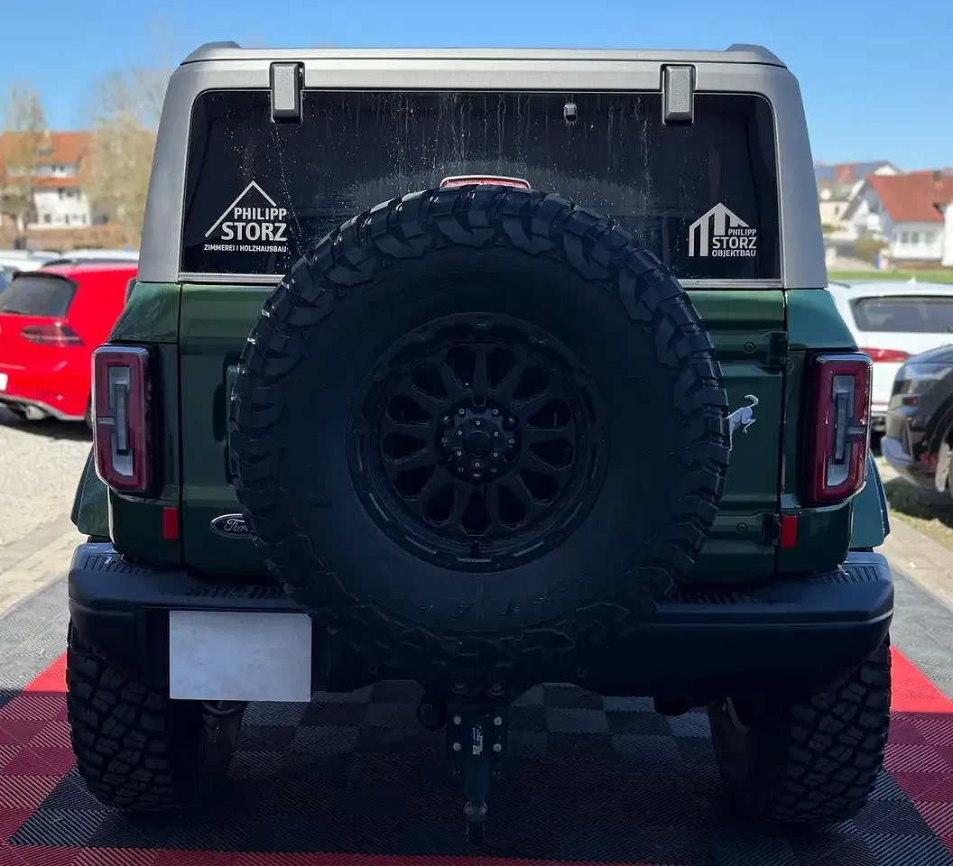 Ford Bronco - Thumbnail 6