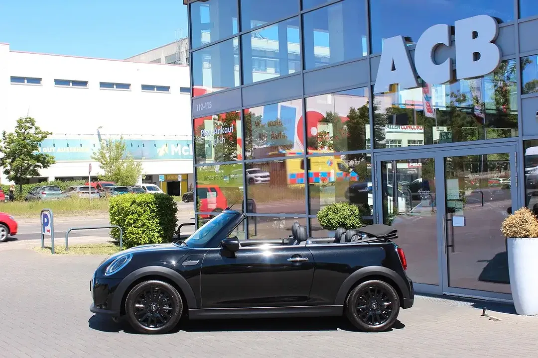 MINI One Cabrio - Thumbnail 3