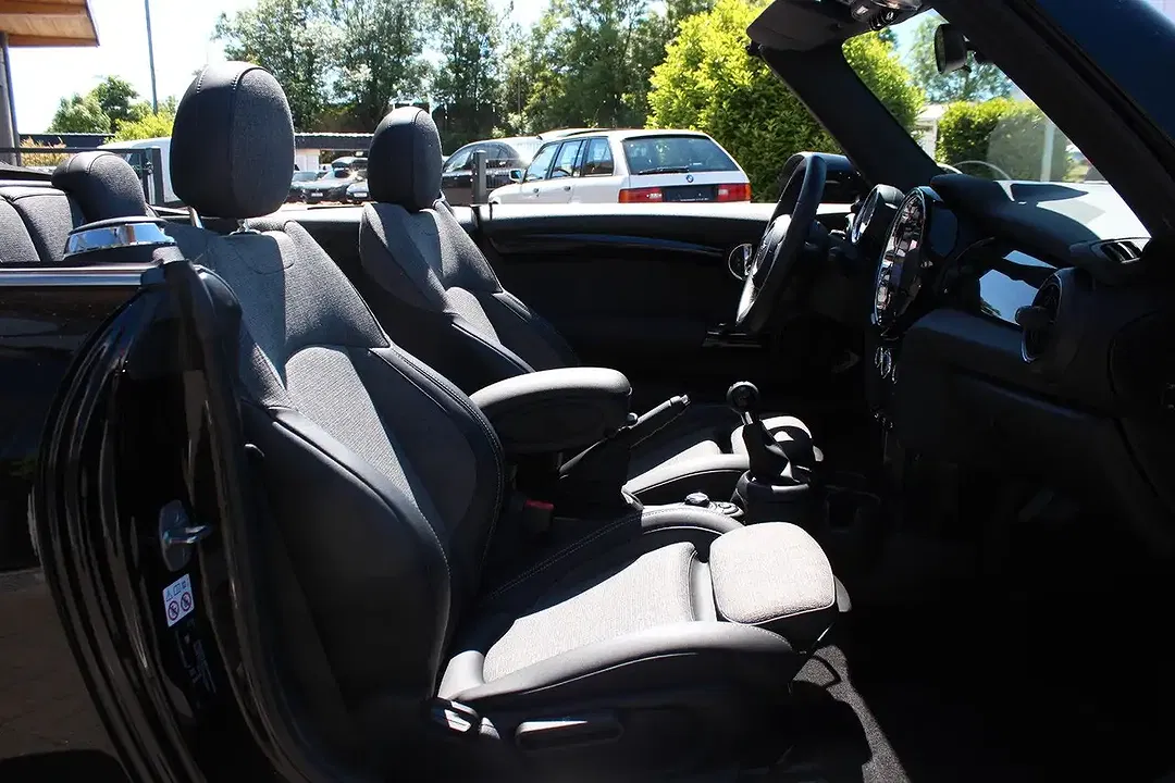 MINI One Cabrio - Thumbnail 9