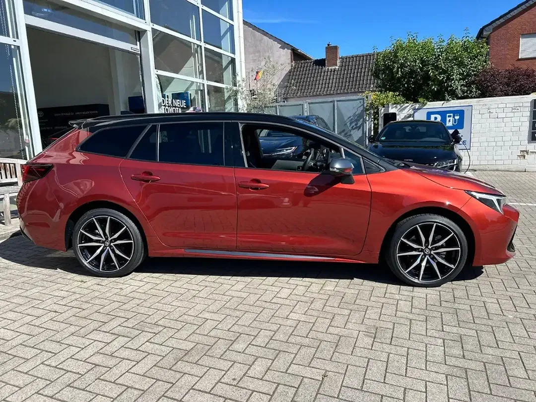 Toyota Corolla - Thumbnail 2