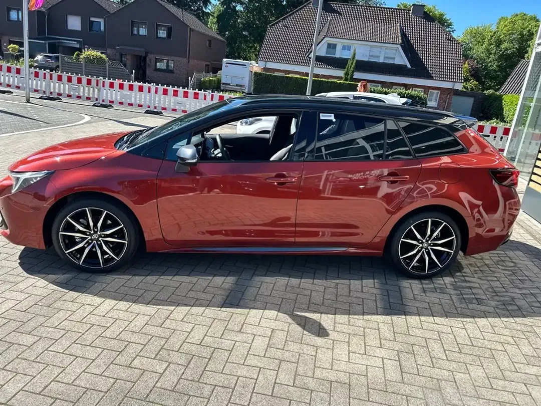 Toyota Corolla - Thumbnail 6