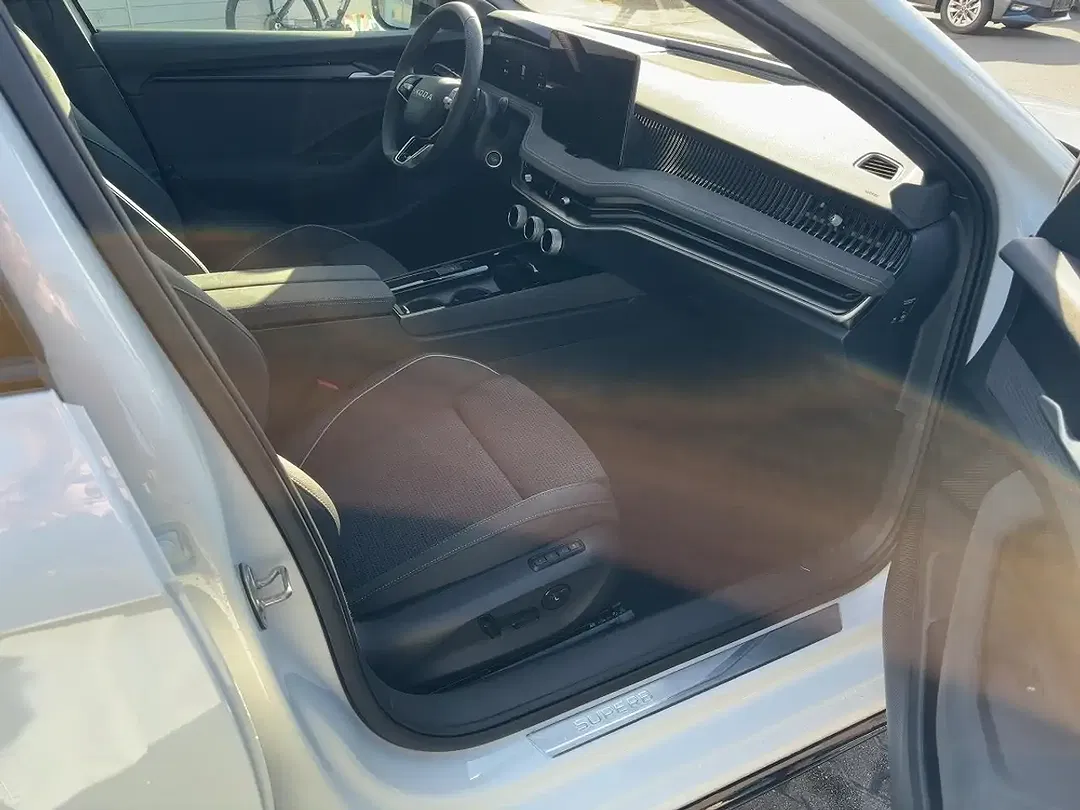 Skoda Superb - Thumbnail 8