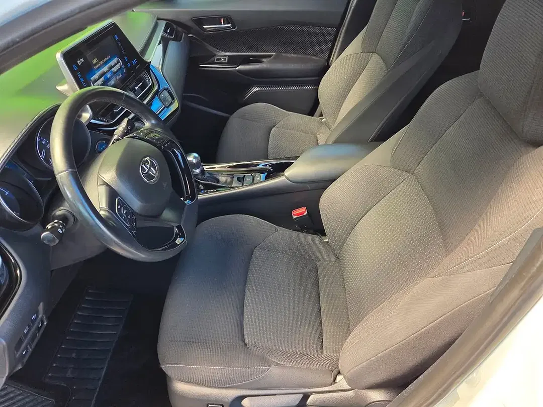 Toyota C-HR - Thumbnail 11