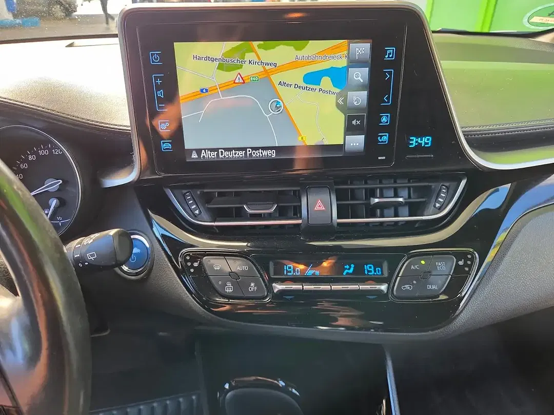 Toyota C-HR - Thumbnail 15