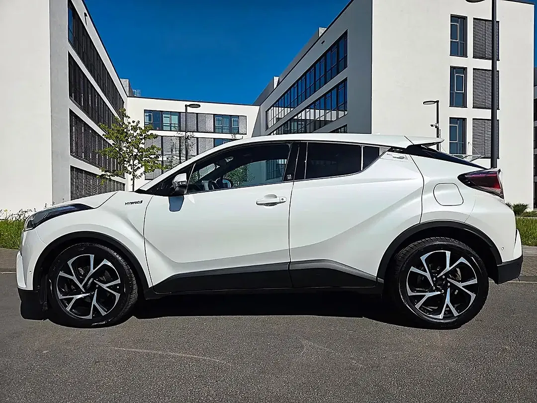 Toyota C-HR - Thumbnail 6