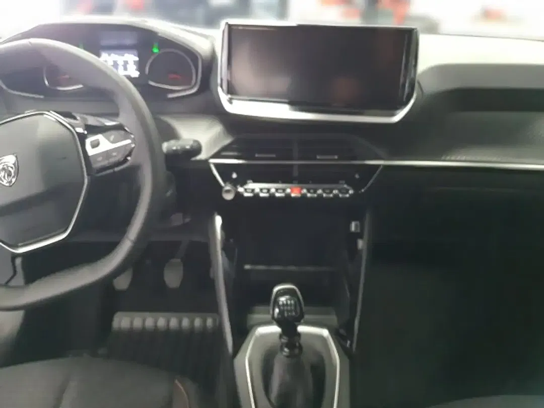 Peugeot 208 - Thumbnail 9