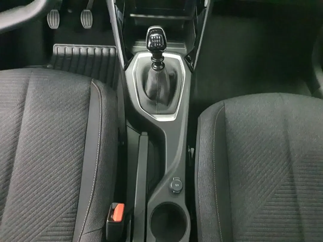 Peugeot 208 - Thumbnail 12