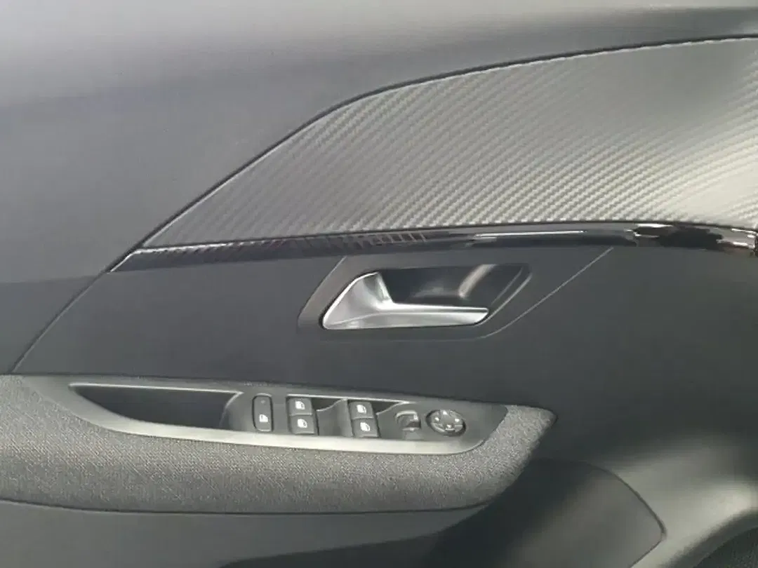 Peugeot 208 - Thumbnail 6