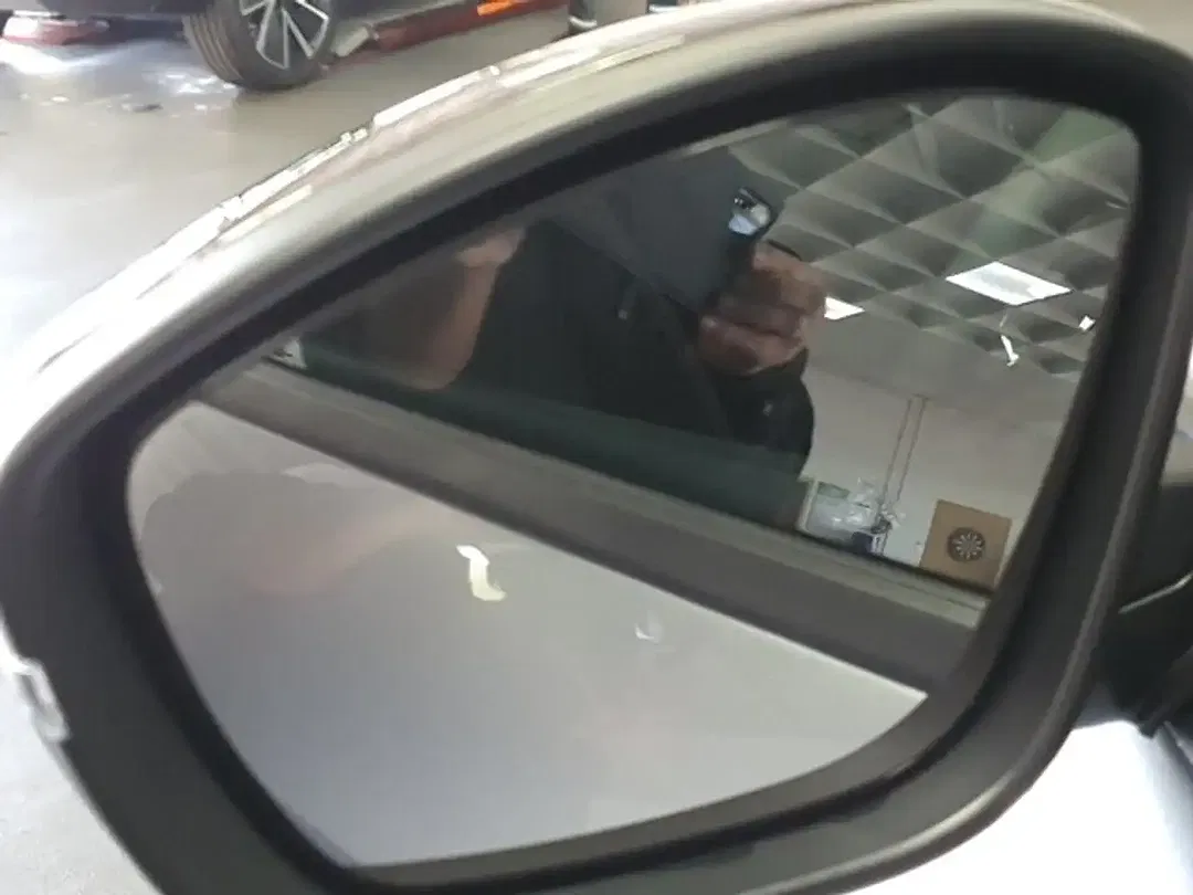 Peugeot 208 - Thumbnail 7