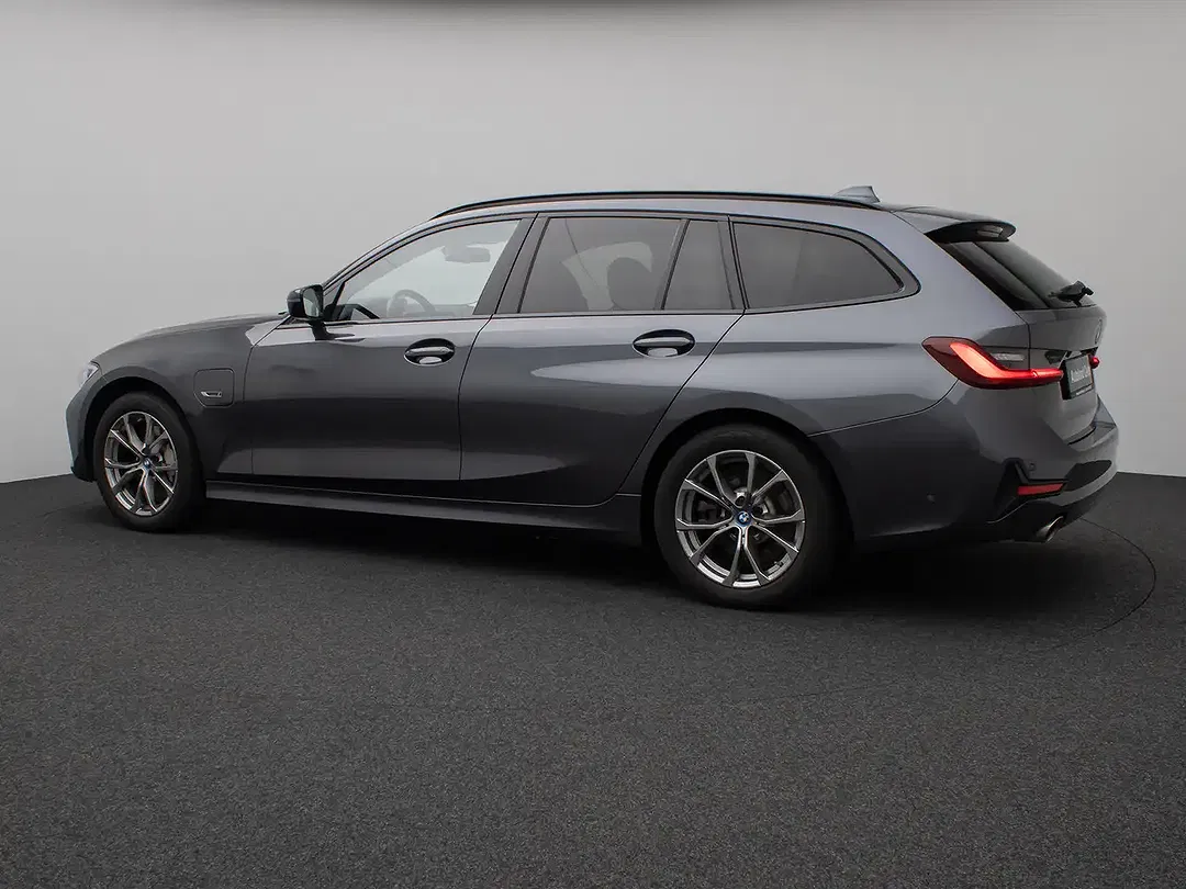 BMW 330 - Thumbnail 9