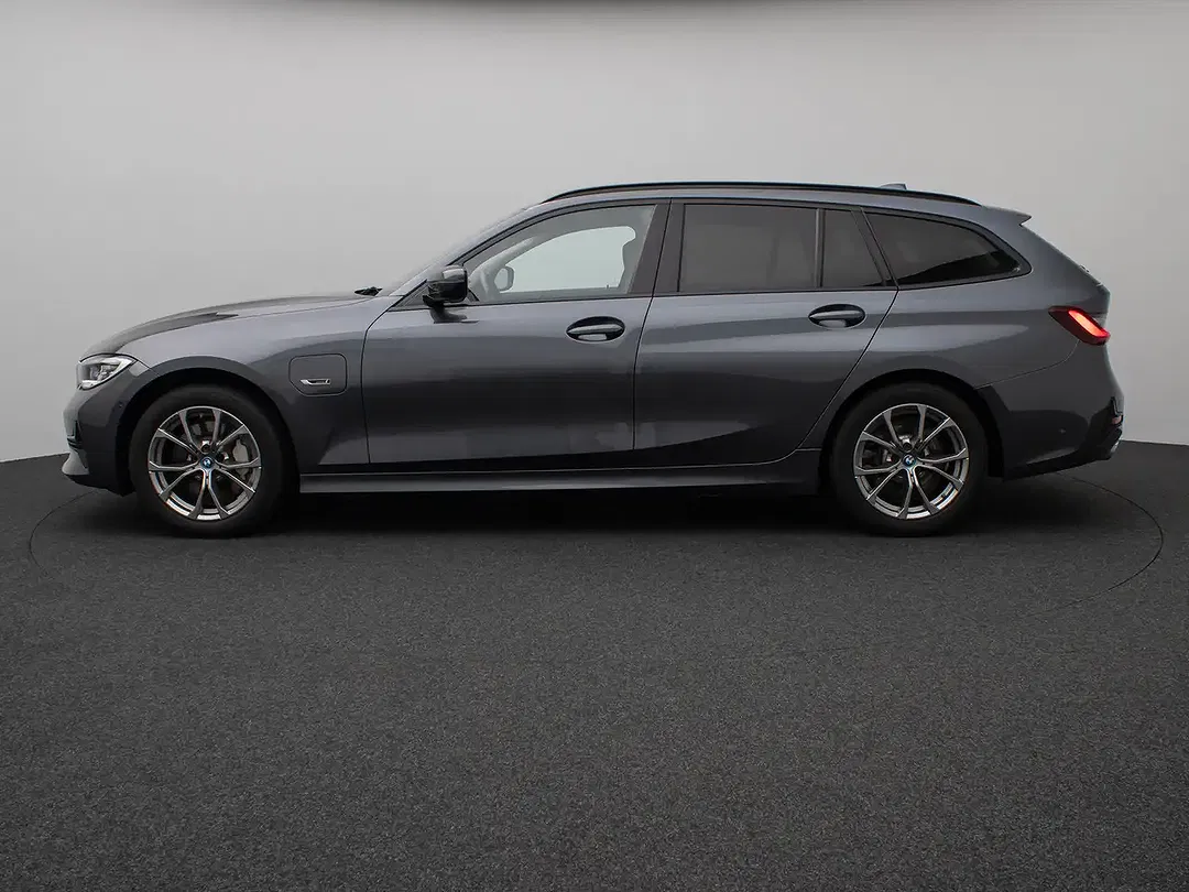 BMW 330 - Thumbnail 10