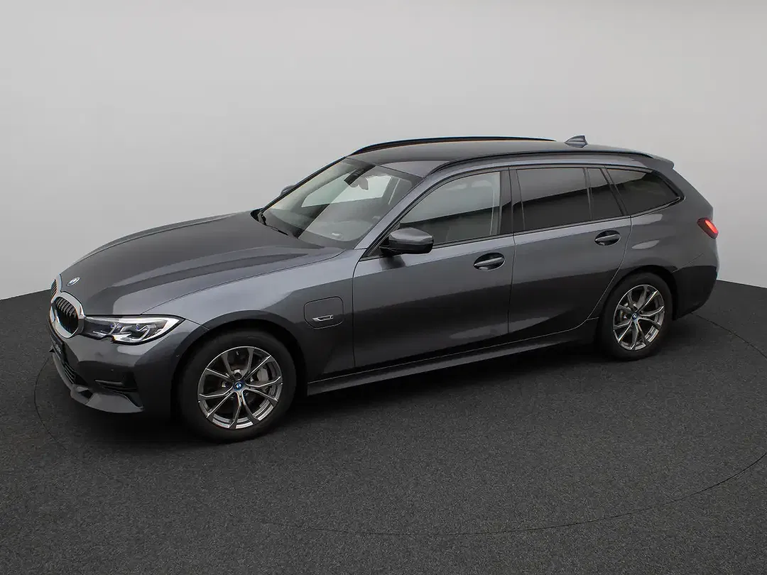 BMW 330 - Thumbnail 11