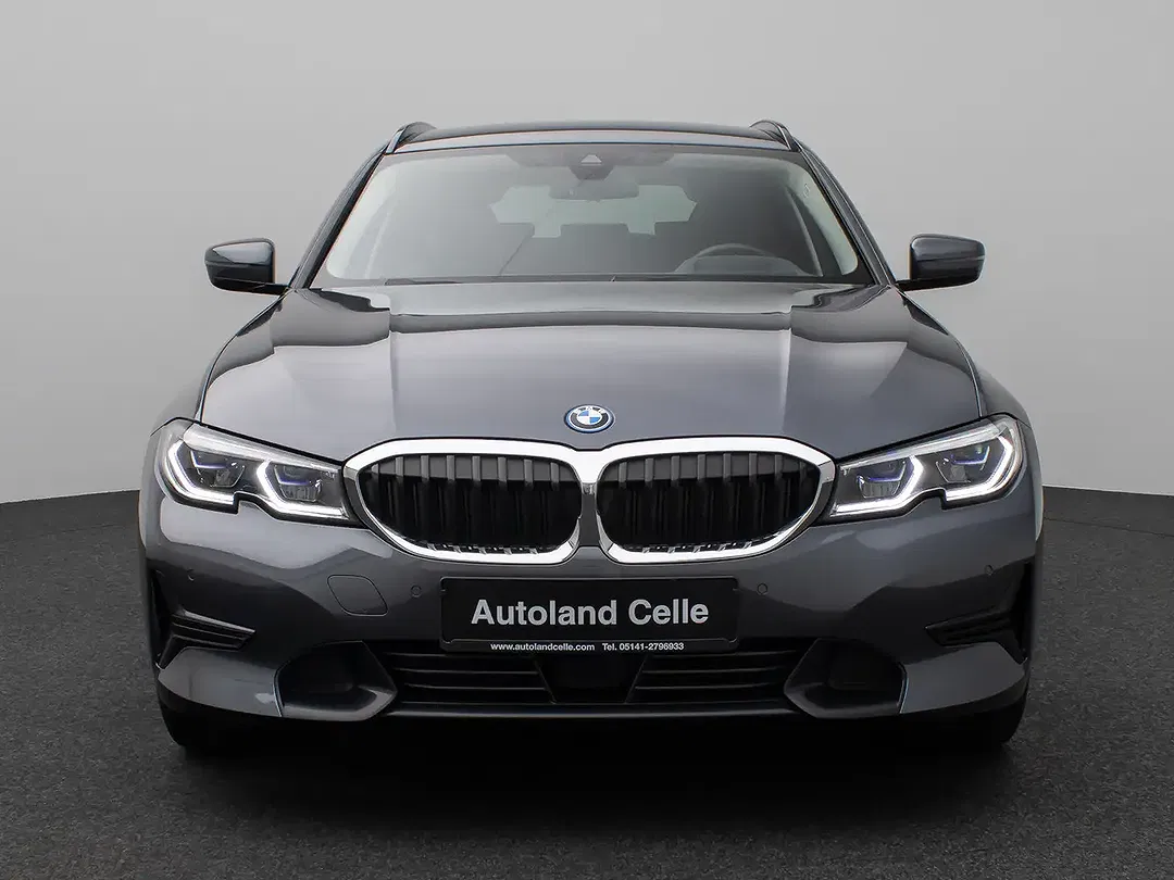 BMW 330 - Thumbnail 1