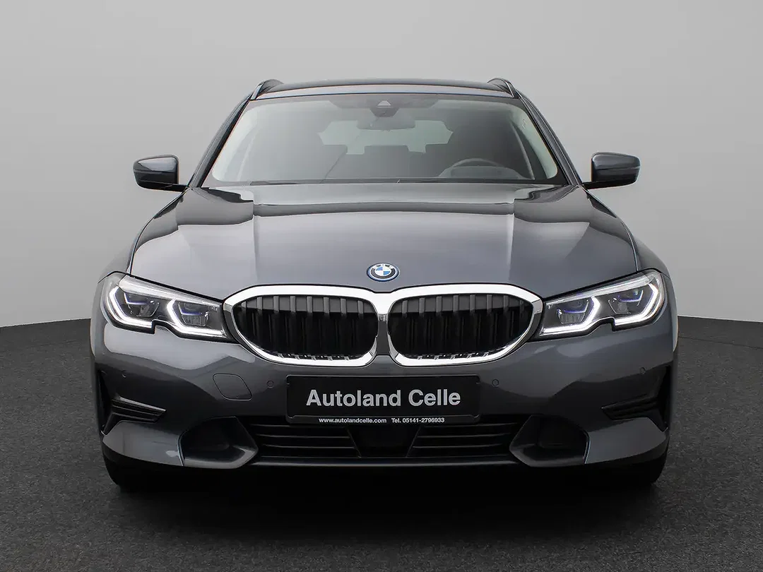 BMW 330 - Afbeelding 1