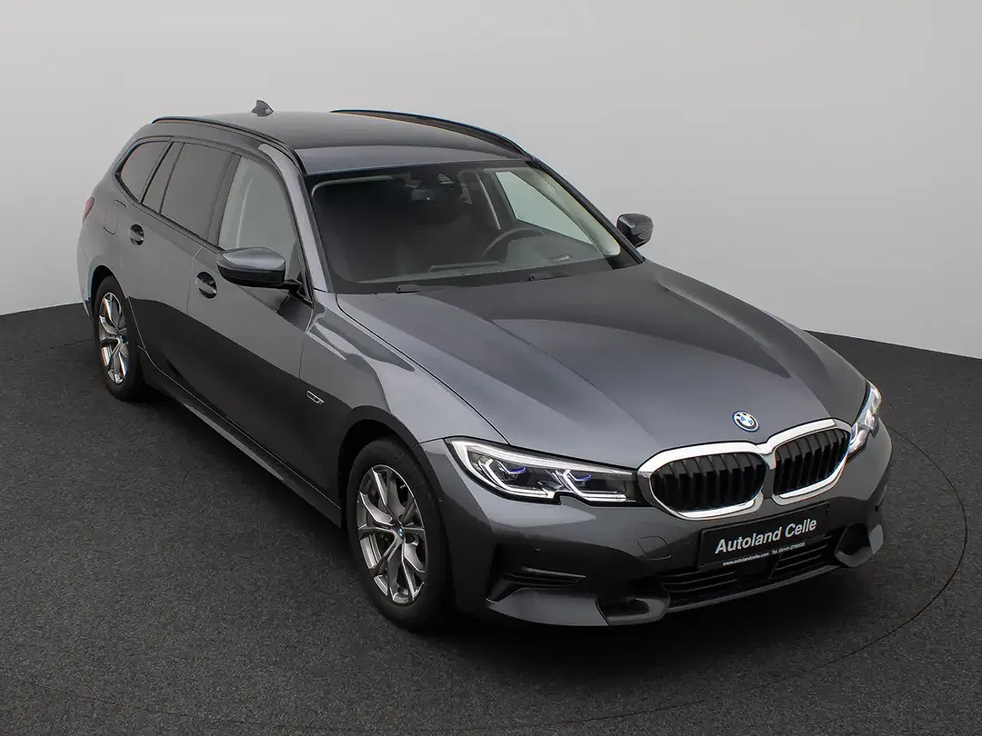 BMW 330 - Thumbnail 2