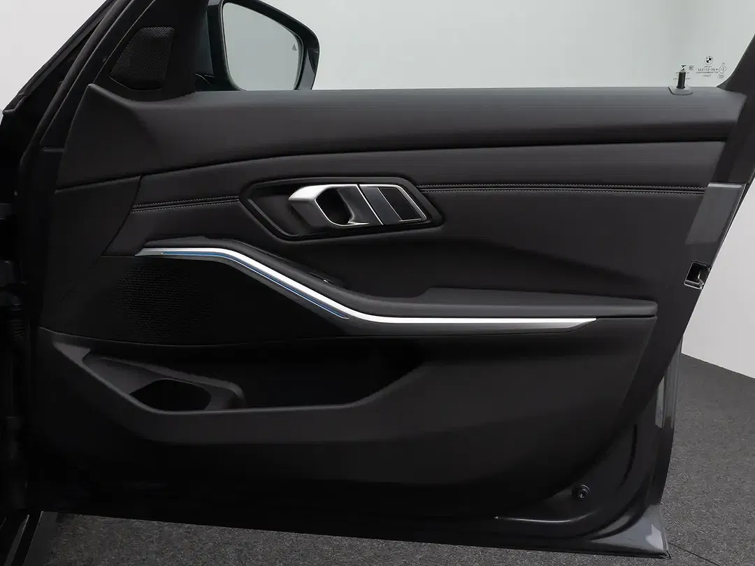 BMW 330 - Thumbnail 30