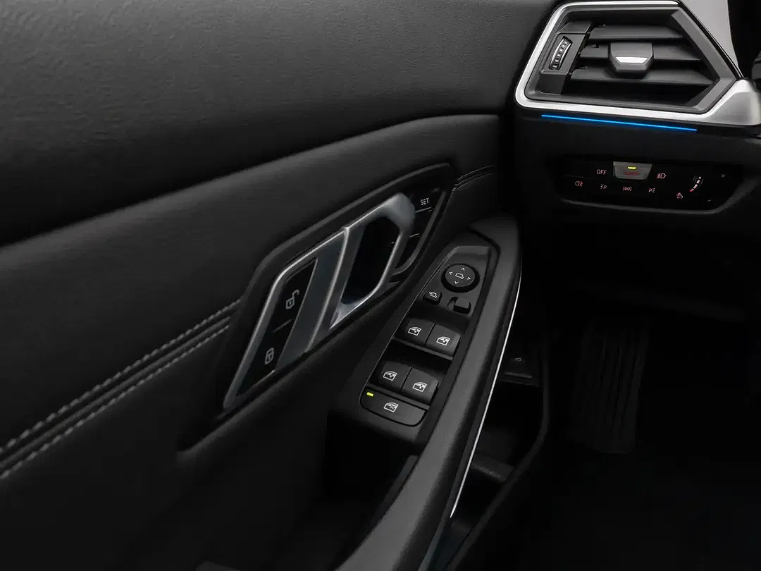 BMW 330 - Thumbnail 32