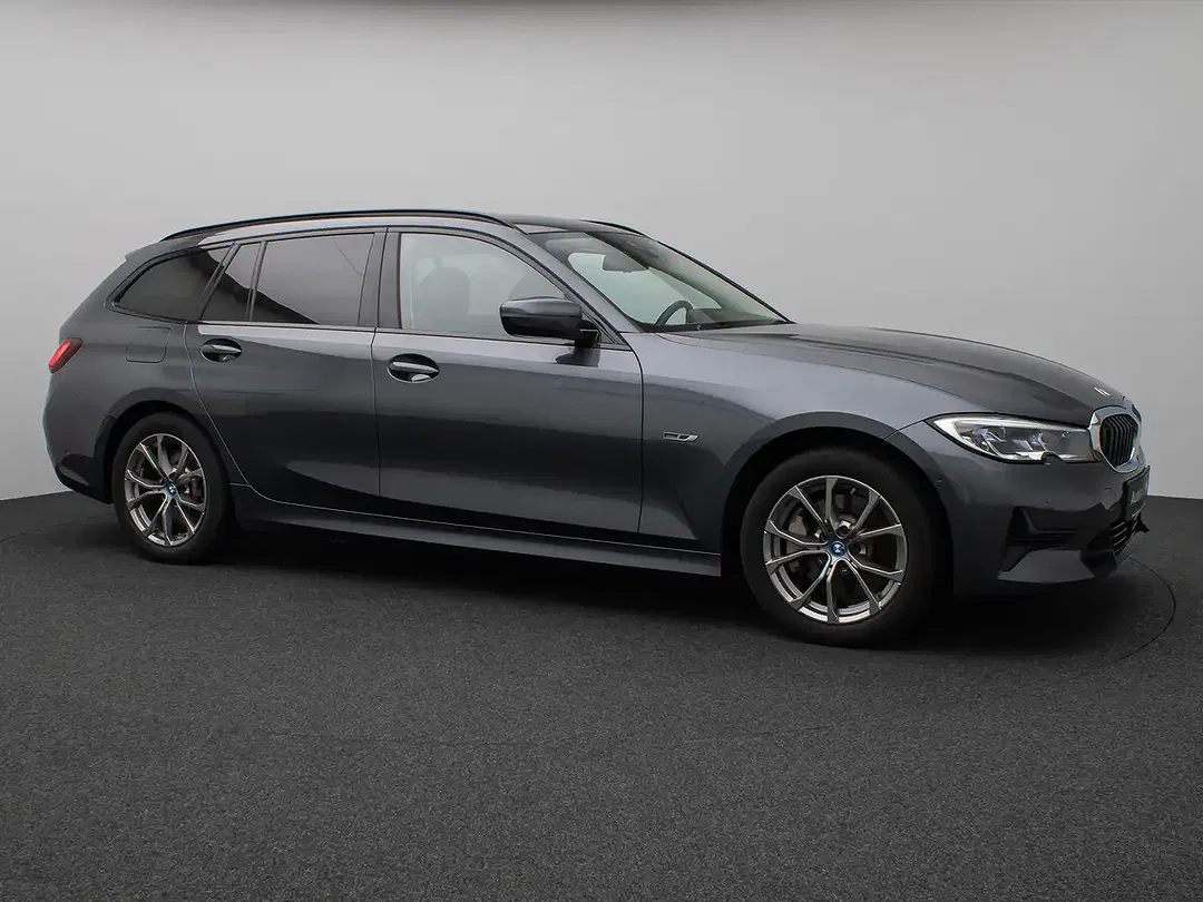 BMW 330 - Thumbnail 3
