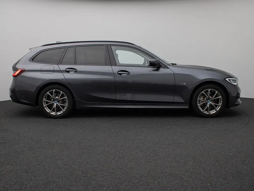 BMW 330 - Thumbnail 4