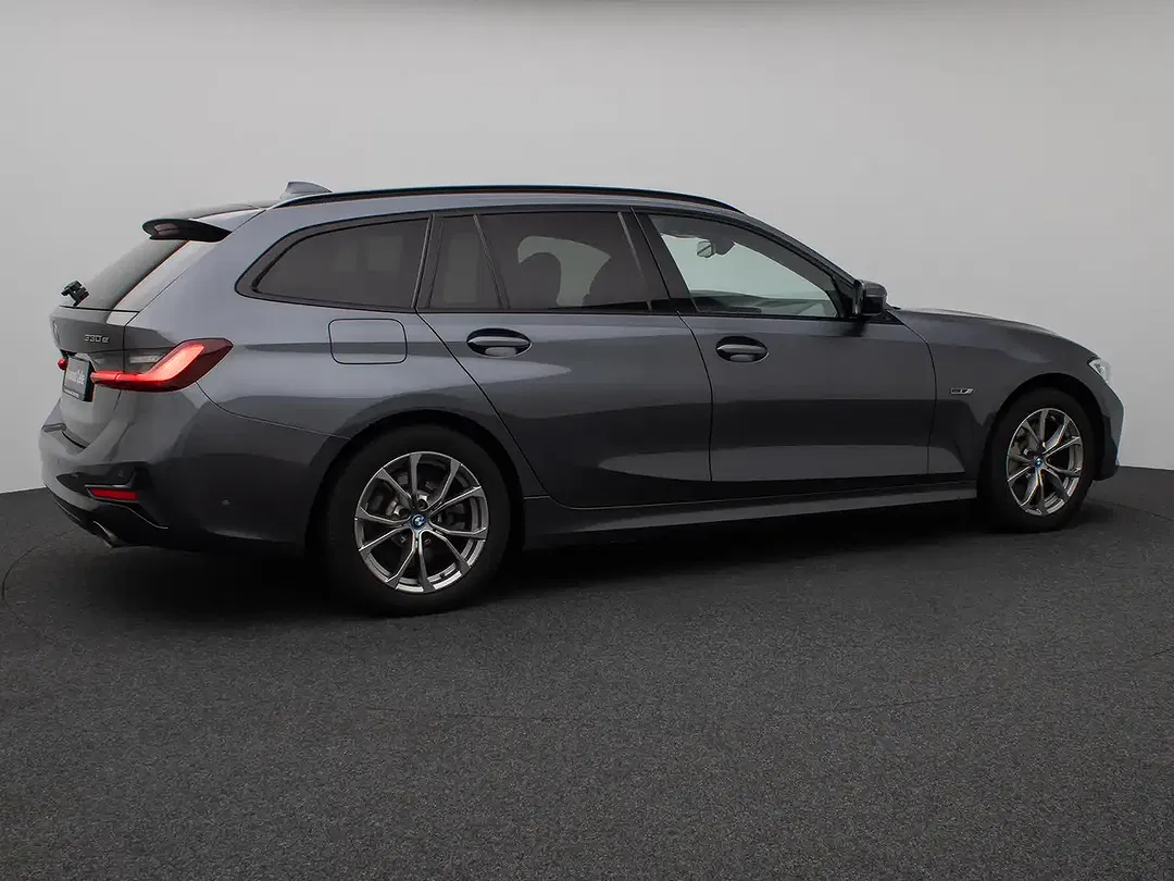 BMW 330 - Thumbnail 5
