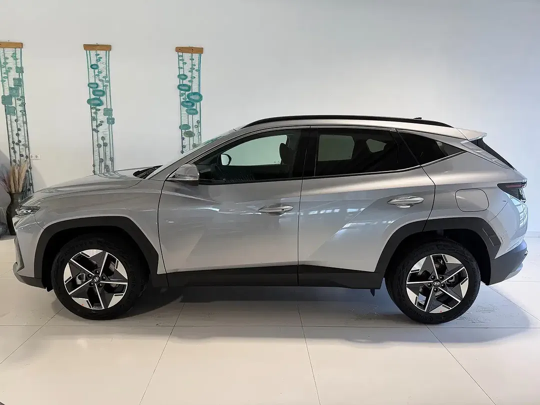 Hyundai TUCSON - Thumbnail 3