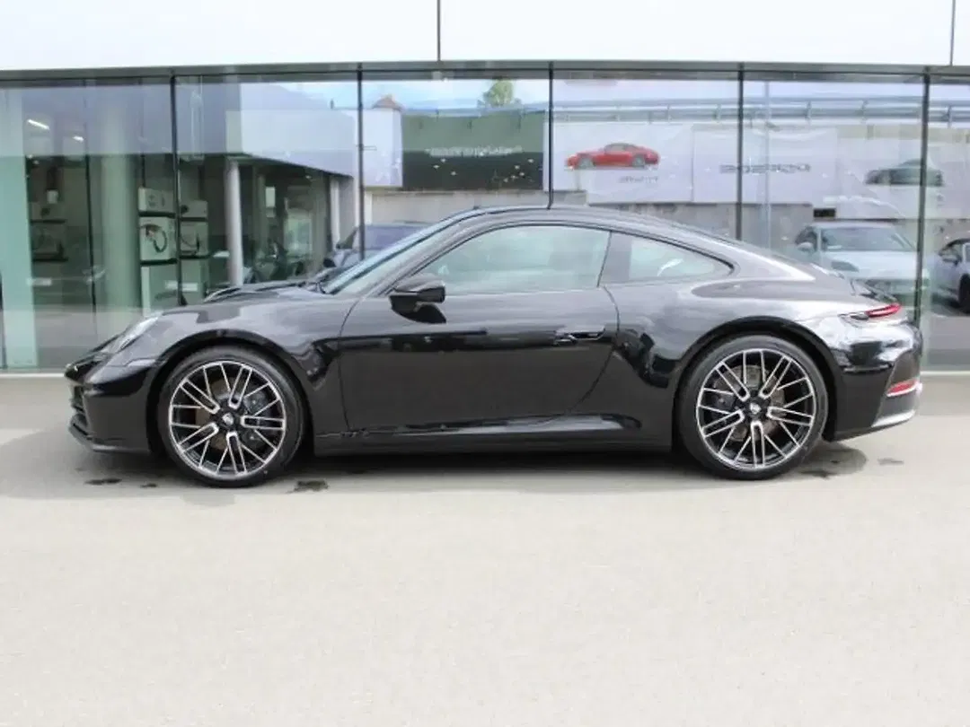 Porsche 992 - Thumbnail 2