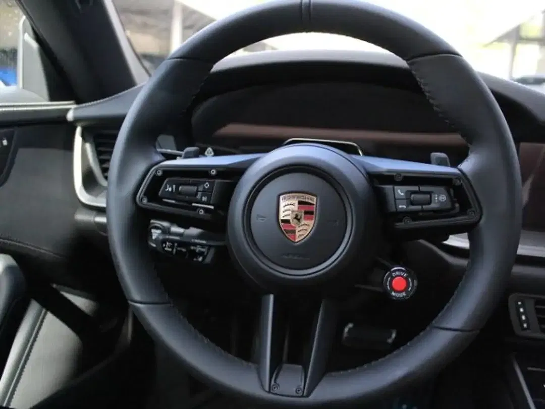 Porsche 992 - Thumbnail 5