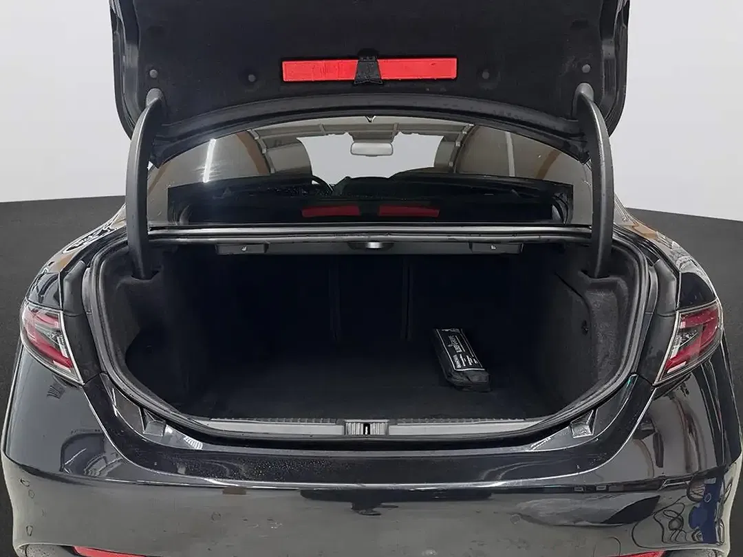 Alfa Romeo Giulia - Thumbnail 4
