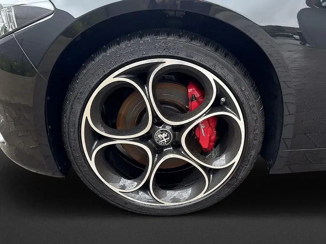 Alfa Romeo Giulia - Thumbnail 5