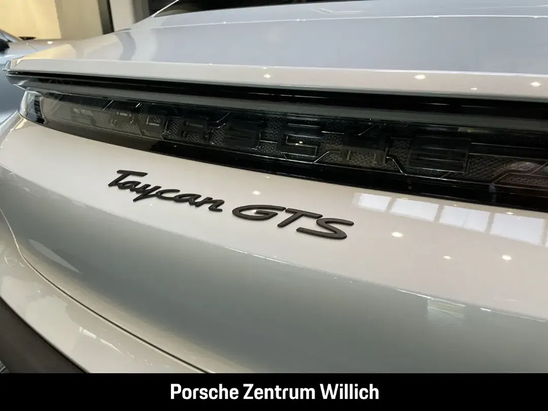 Porsche Taycan - Thumbnail 10