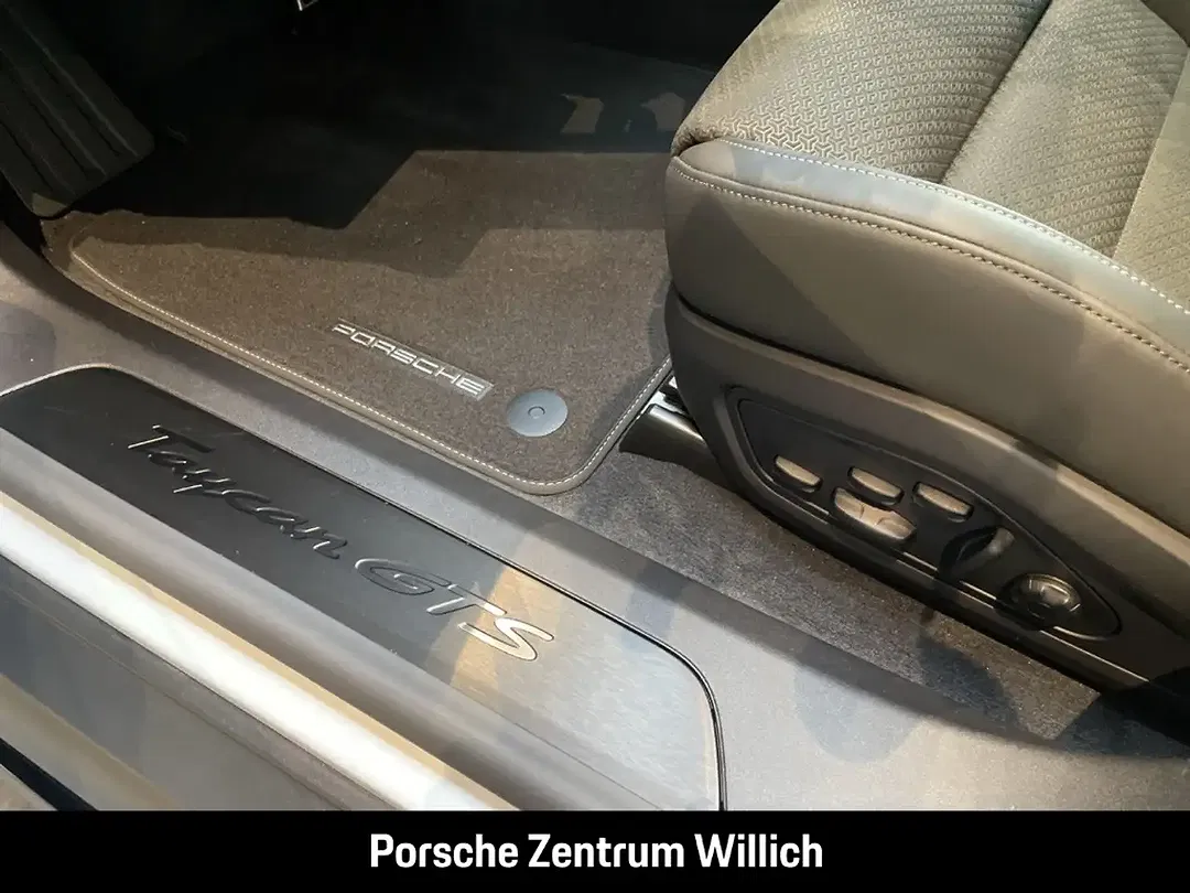 Porsche Taycan - Thumbnail 14