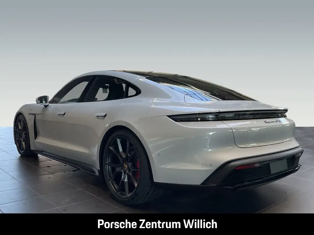 Porsche Taycan - Thumbnail 3