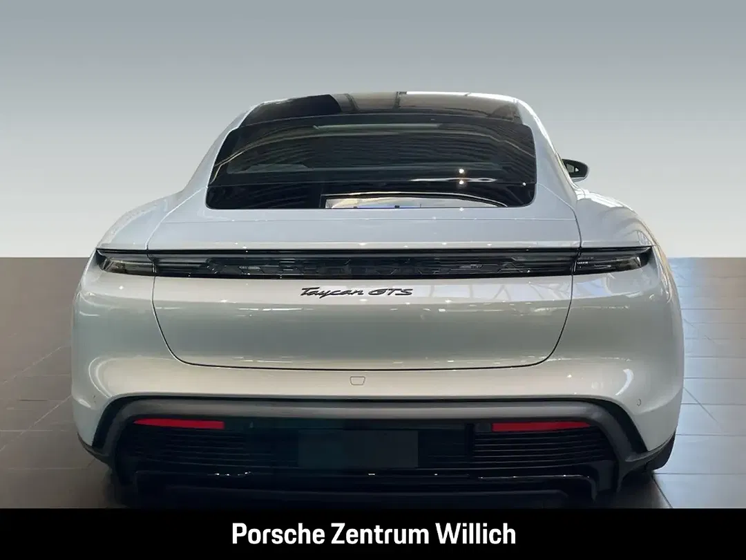 Porsche Taycan - Thumbnail 5