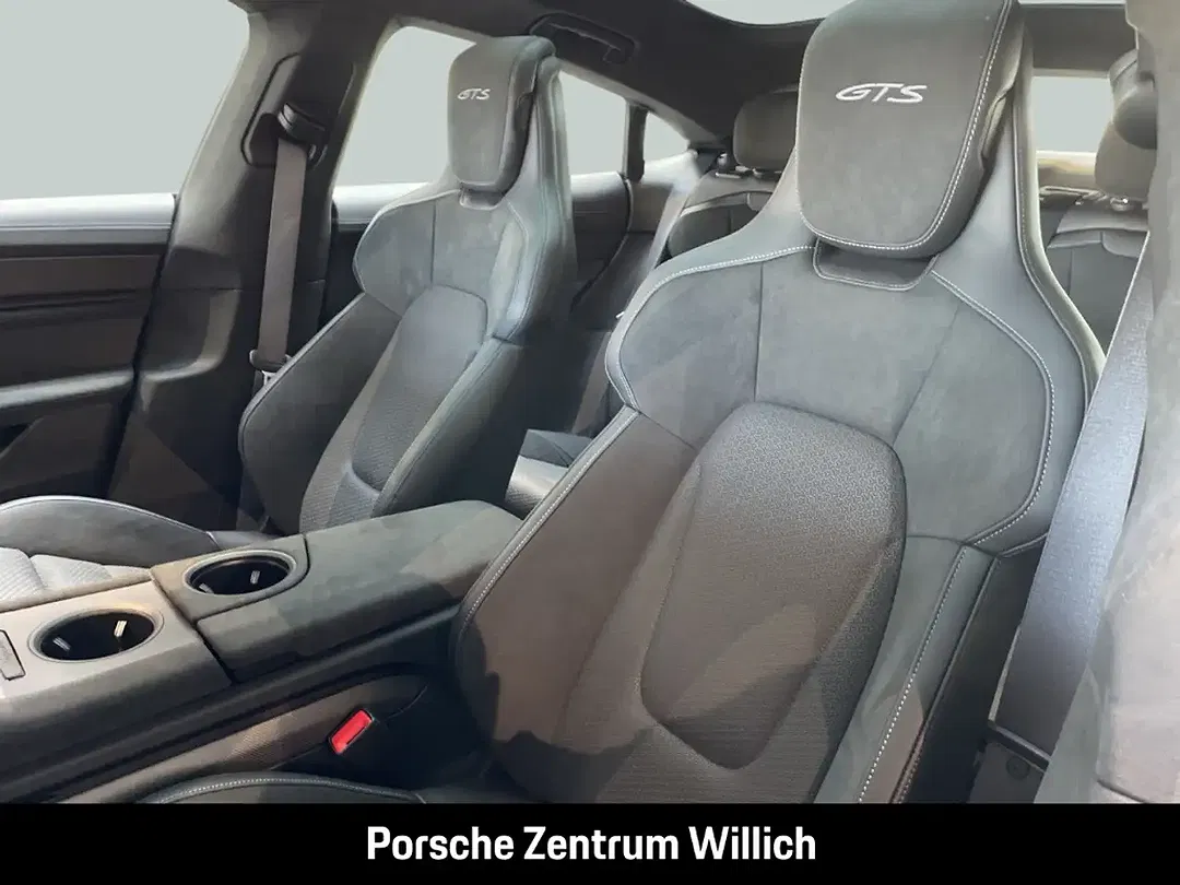 Porsche Taycan - Thumbnail 8